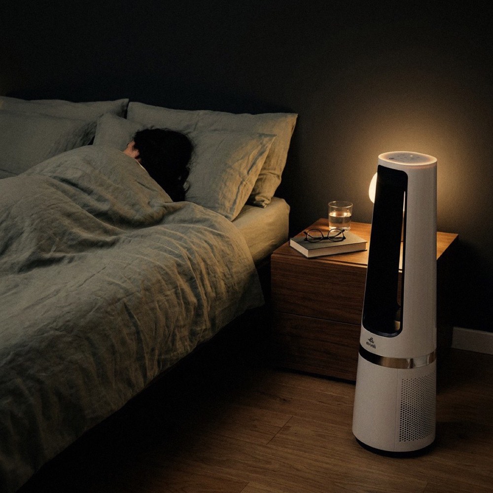 La torre evvoli a bassa velocità accanto al letto, di notte